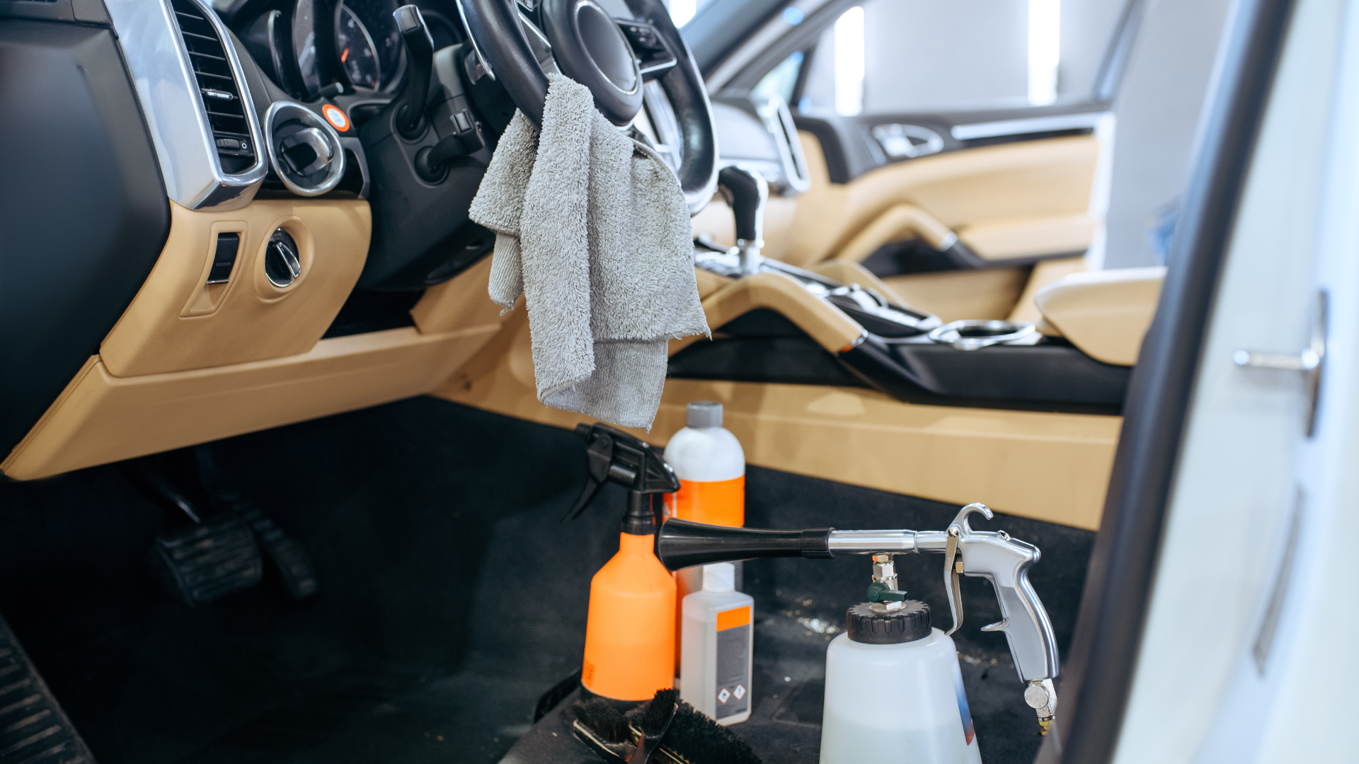 10 Professional Car Detailing Tools You Should Have